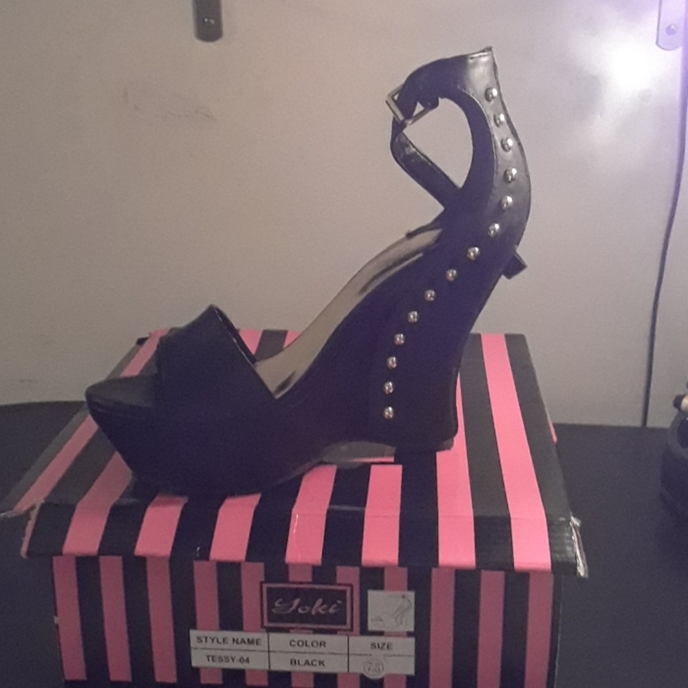 Black shoes